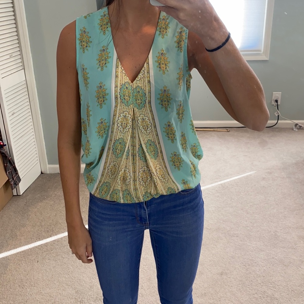 Patterned sleeveless blouse